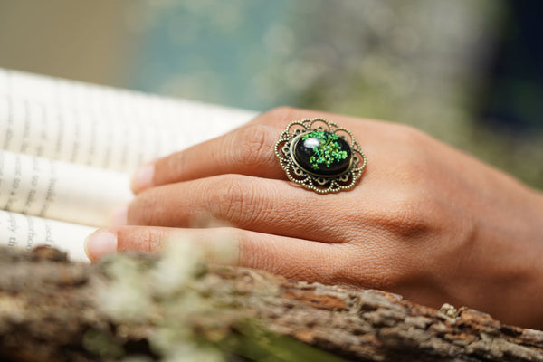 Green annes flower antique finger ring