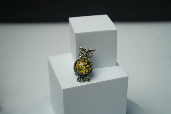 Yellow Annes lace real flower with Black Owl finger Ring