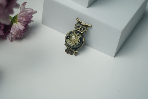 White Annes flower with Black owl finger ring
