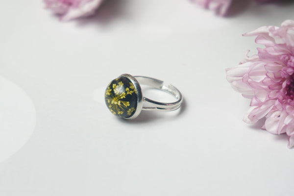 Yellow Annes Real flower with Black FInger Ring