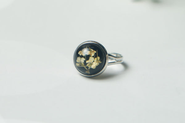 Black with small cute real flower finger ring